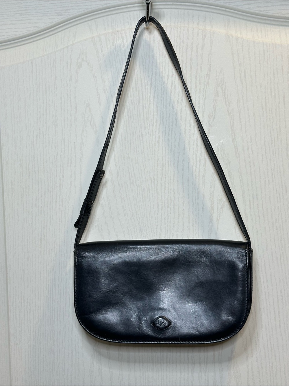 Top Flap Black Leather Shoulder Bag | Trending silhouette | classic | vintage
